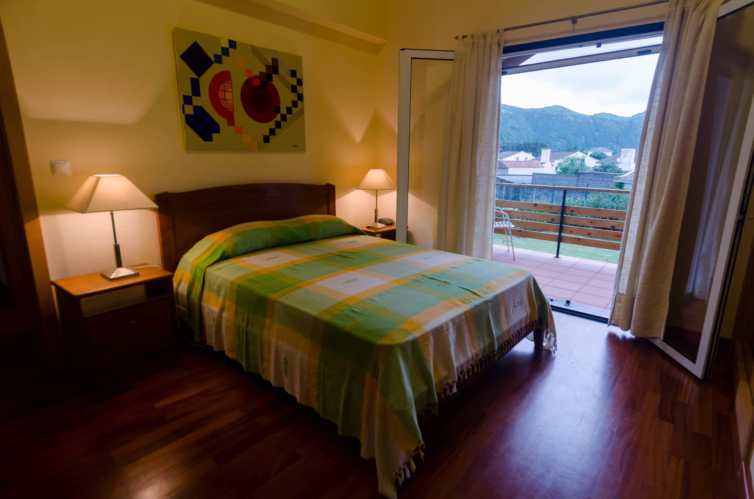 Casas das Sete Cidades - A Lagoa a Seus Pés